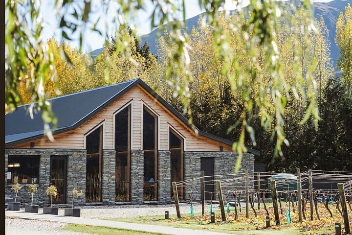 Queenstown: Afternoon Wine & Beer Tour with Platters