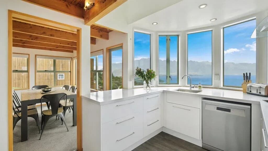 Ruby's Fernhill Vista