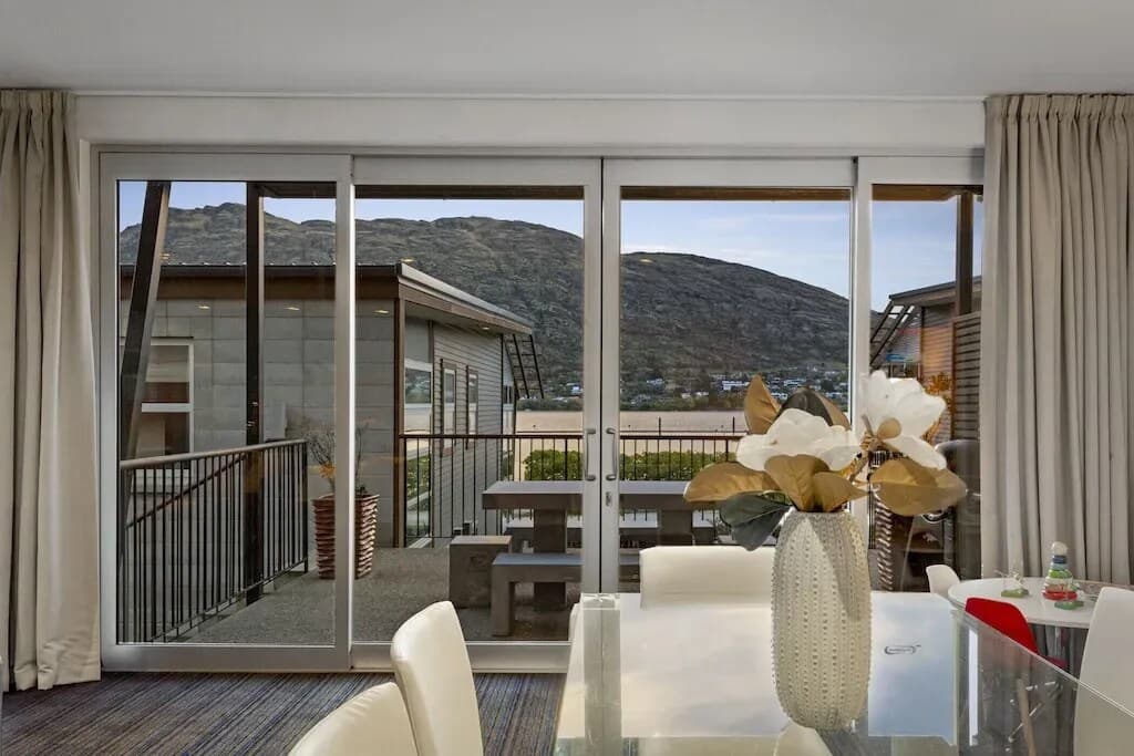Marina Gem - Lakefront 3 Bedroom Apartment