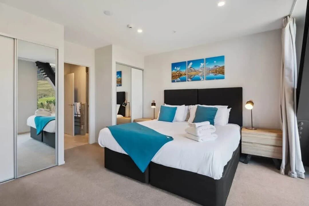 Modern apartment with fantastic mountain views!