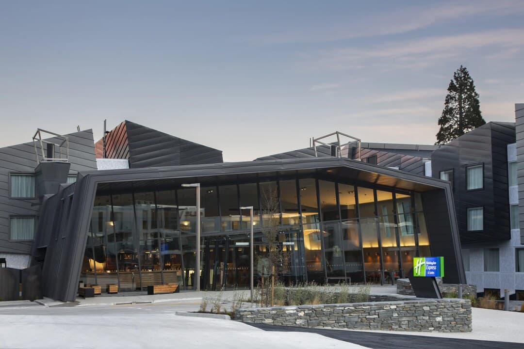 Holiday Inn Express & Suites Queenstown By Ihg