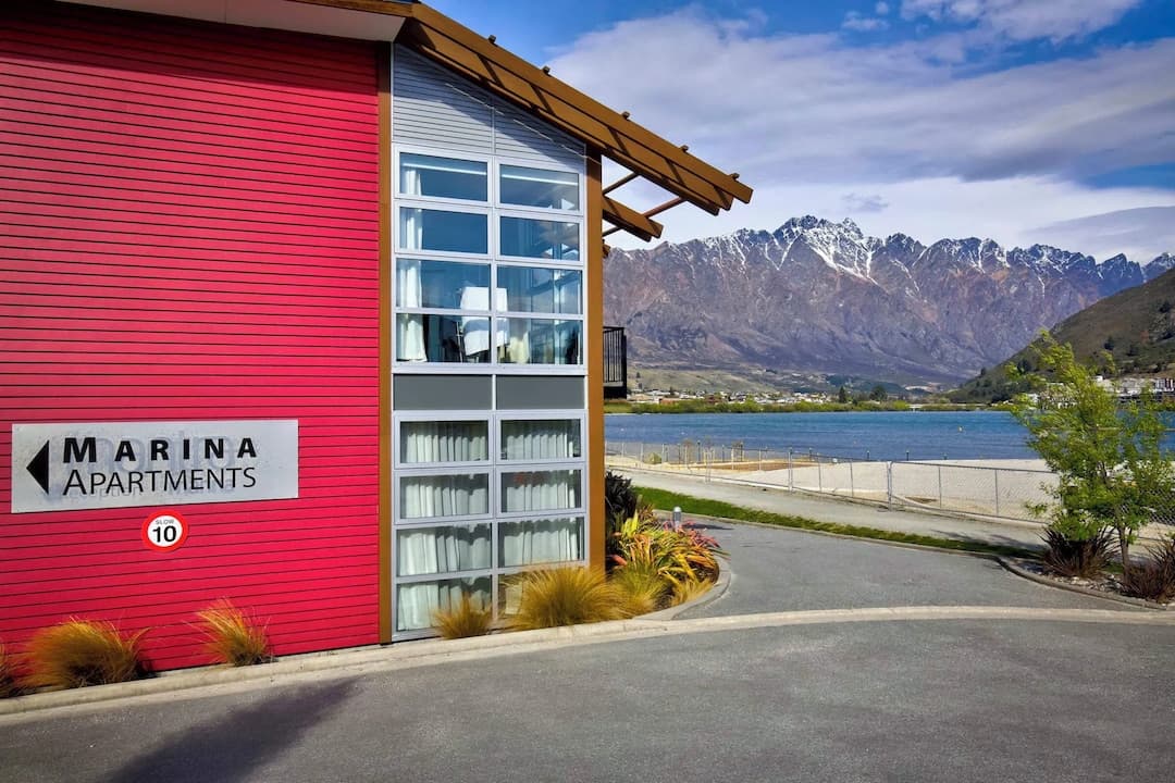 Fabulous Lakeside Marina 2 Bedroom