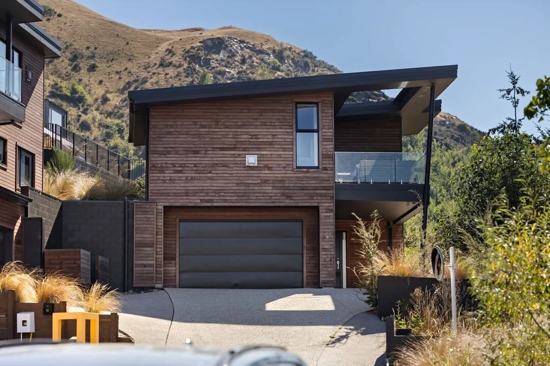 Frankton Retreat Modern 3BR with Lake Views