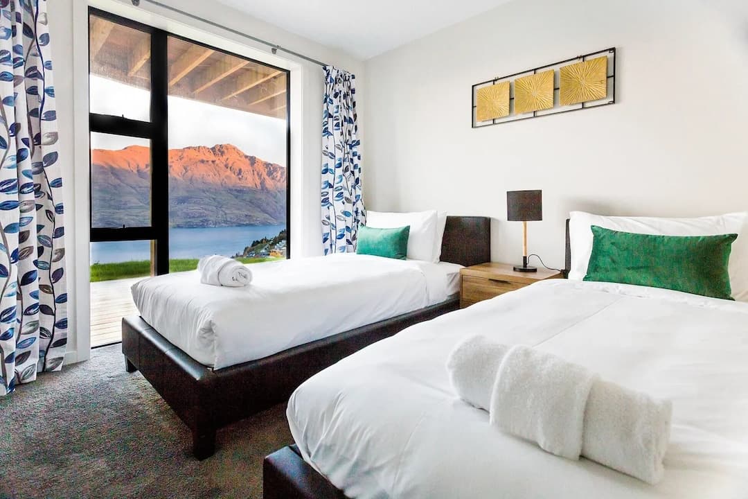 New Luxe House With Magnificent View