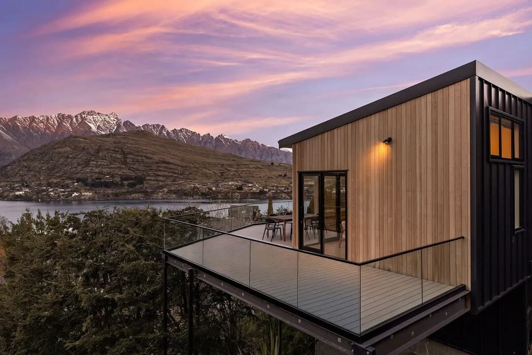 Contemporary & Plush - 4 Bedroom House