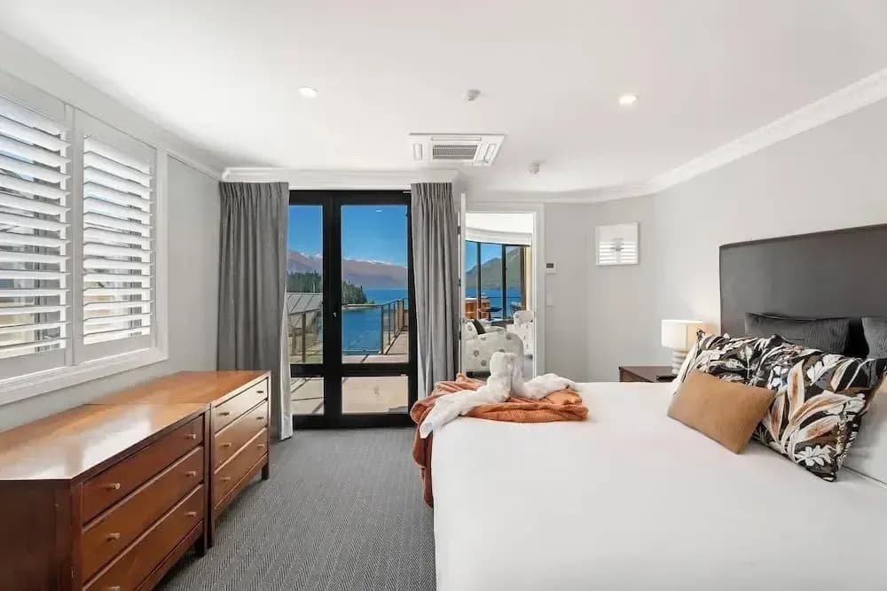 2-bedroom Penthouse Apartment - The Beacon 1002