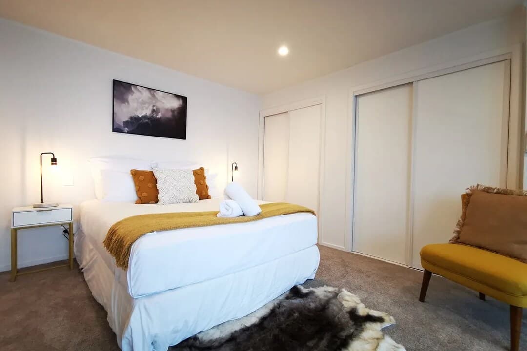 Newly Built Spacious Studio - Lake View