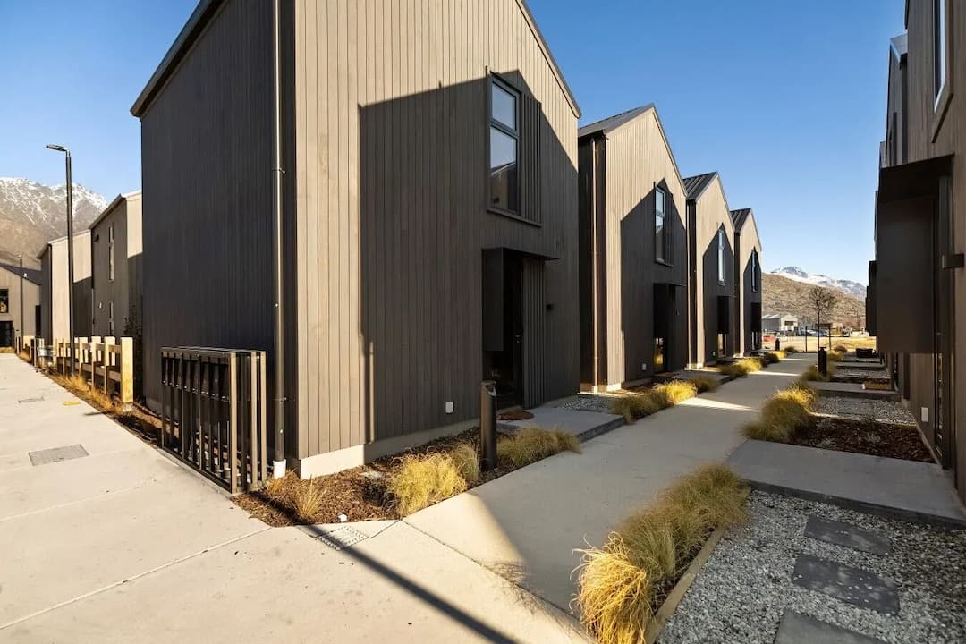 Te Awa River Retreat w Private Parking
