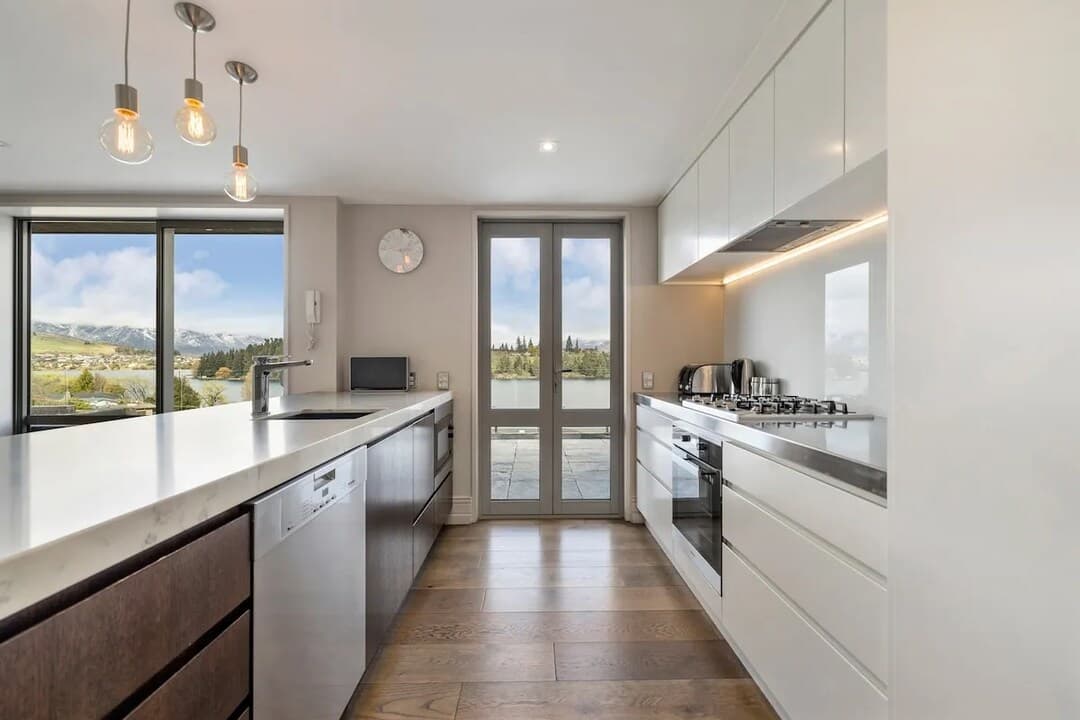 Penthouse 8 | Walk to Lake & Town