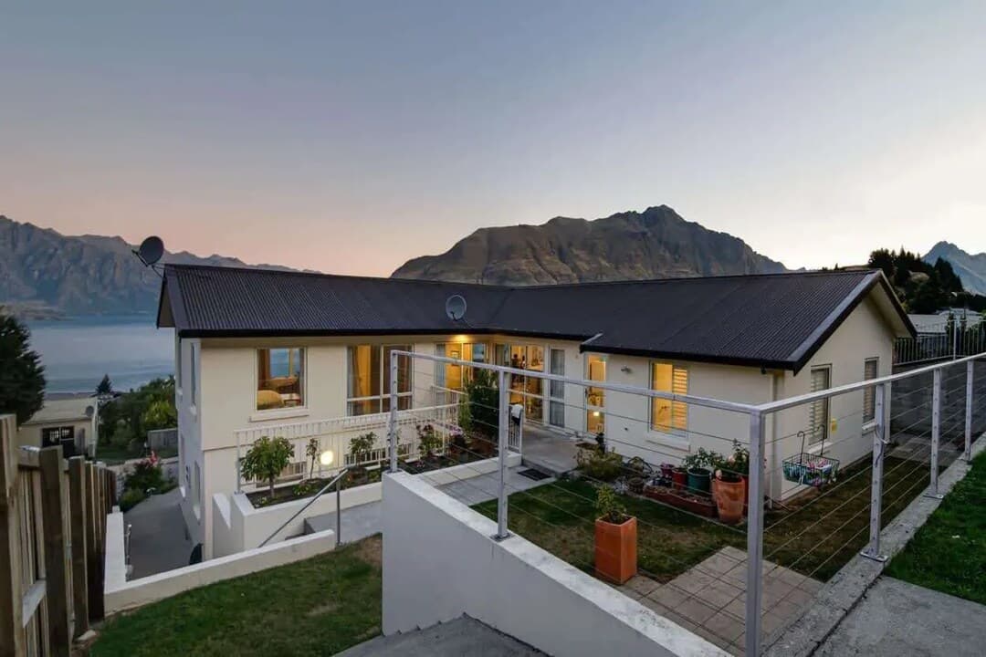 Spectacular views large 3-bedroom house