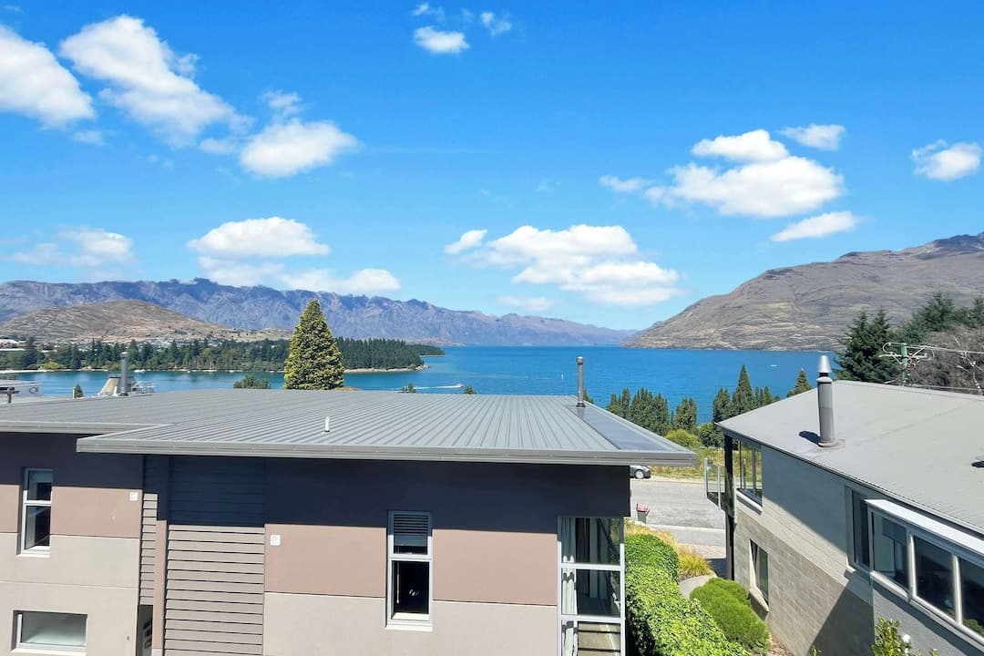 Stunning Views Walk To Town Luxury 3 Bedrooms