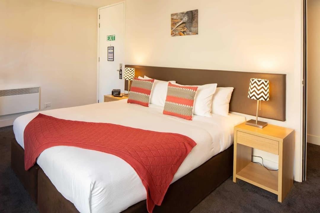 Lakeside Retreat Three Bedroom Apartment- 303