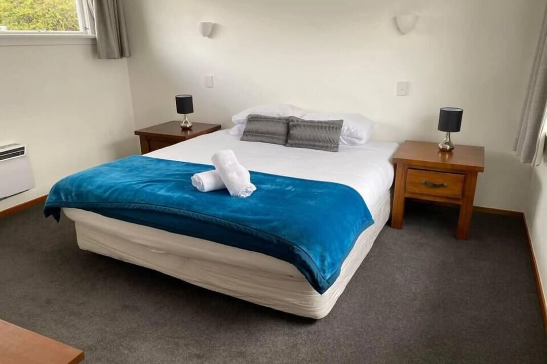 Best views walking distance to town 5 bedroom