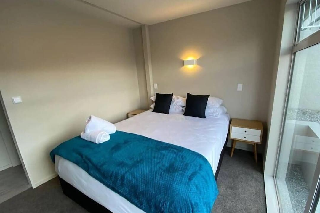 Remarkable VIEWS 2 Bedrooms & BIG DECK!