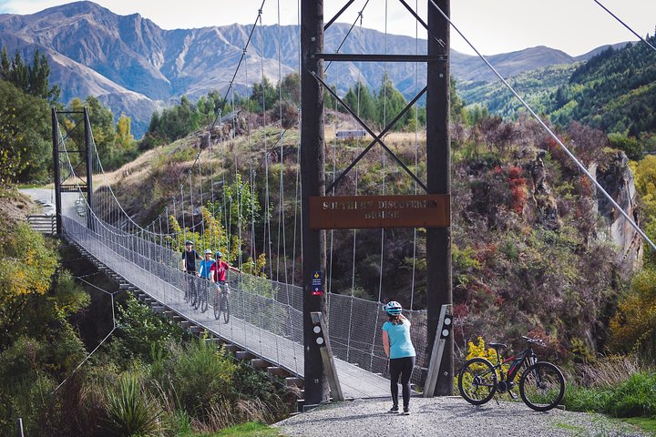 Arrowtown to Gibbston – Iconic Arrow River Bridges Bike Ride