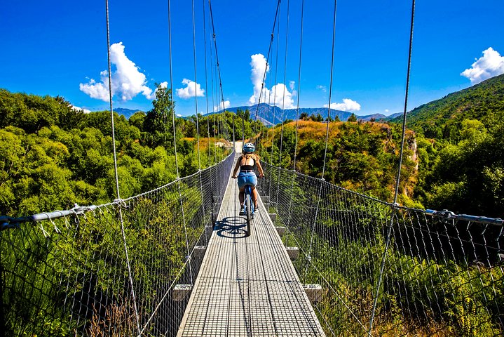 Bike & Wine Tour: Arrowtown to Valley of the Vines
