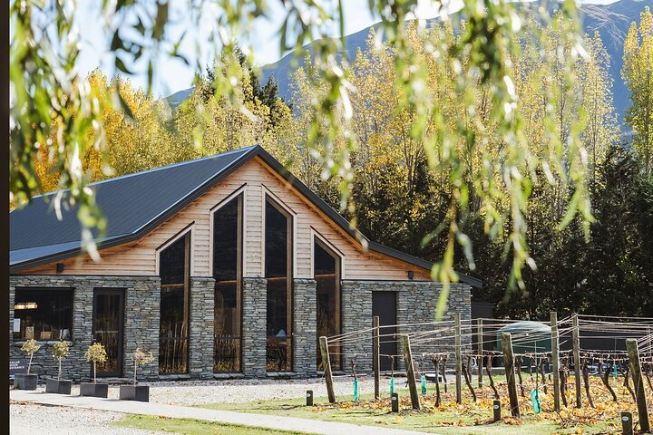 Queenstown: Afternoon Wine & Beer Tour with Platters