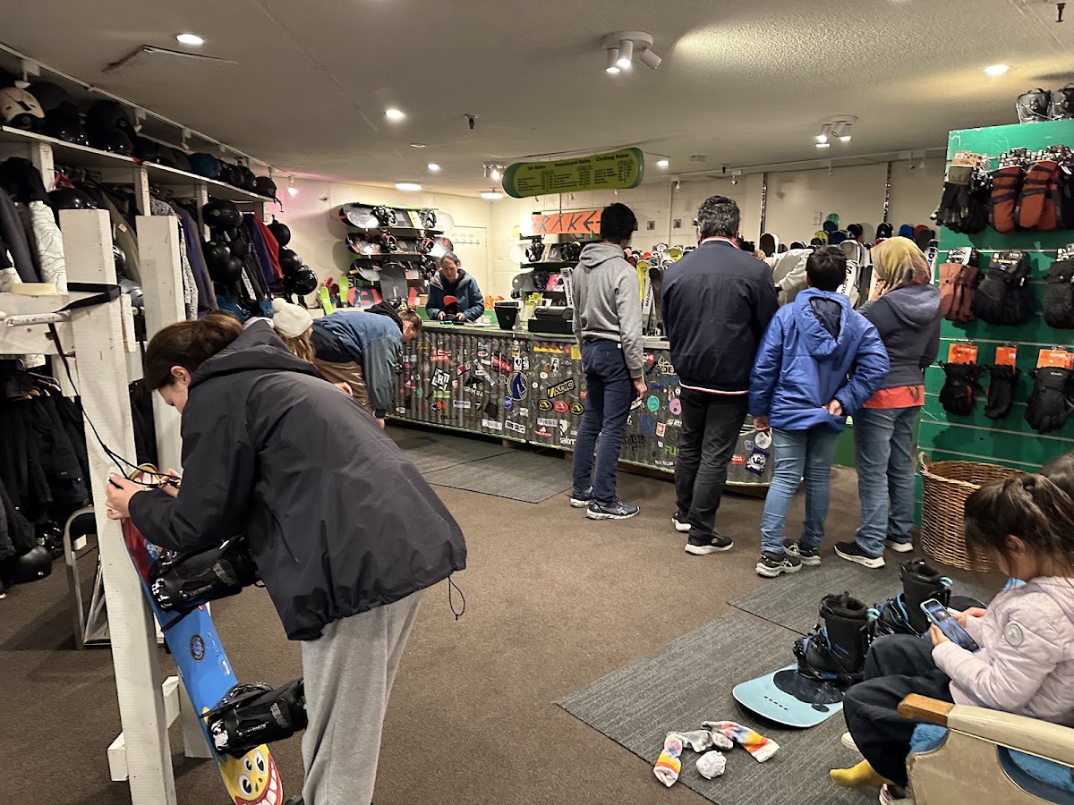 Green Toad Snowboard & Ski Shop photo 2