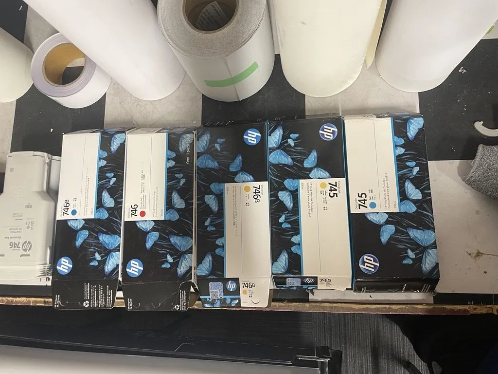 HP DesignJet Z2600 24" PostScript Printer + Ink & Adhesive Vinyl Media Bundle Carousel 1 HP DesignJet Z2600 24" PostScript Printer + Ink & Adhesive Vinyl Media photo 1