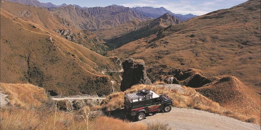 Four Wheel Drive - Nomad Safari of the Scenes